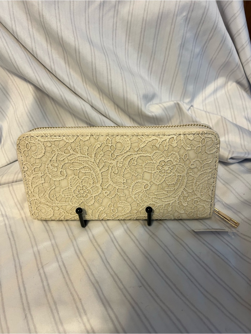 Lace Zip-Around Wallet - Cream NWT - Picture 2 of 3
